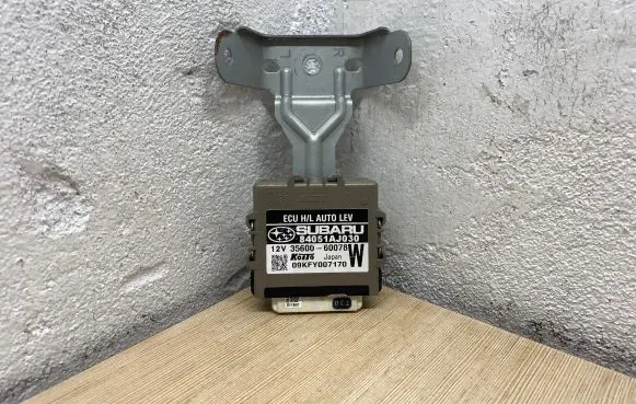 Subaru Legacy Light module LCM 84051AJ030 09KFY007170