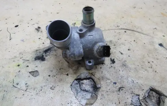 Hyundai i30 Thermostat housing GMAUTO4574097