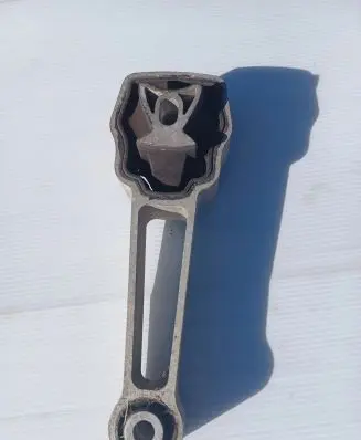 Volvo S60 Engine mount bracket 31430441