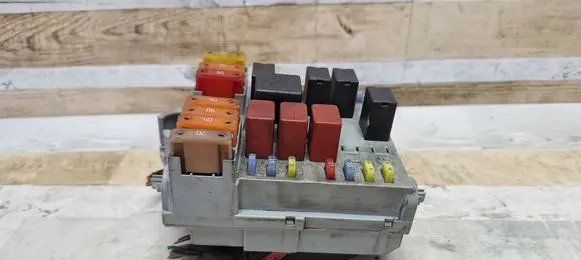 Alfa Romeo 159 Fuse module 50508214 57657 0050508214057657
