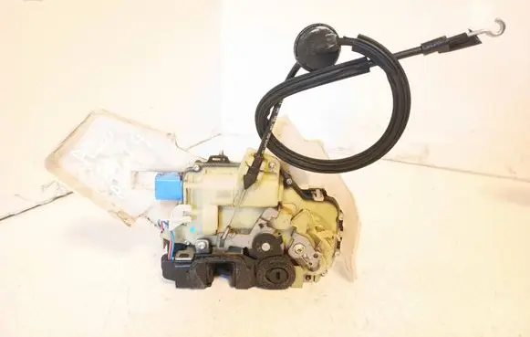 Volkswagen Polo IV 9N3 Rear door lock