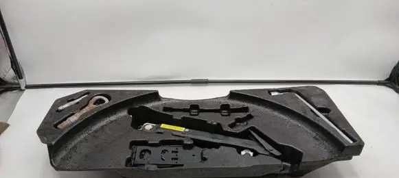 Mercedes-Benz ML W164 Tool set A1648990614