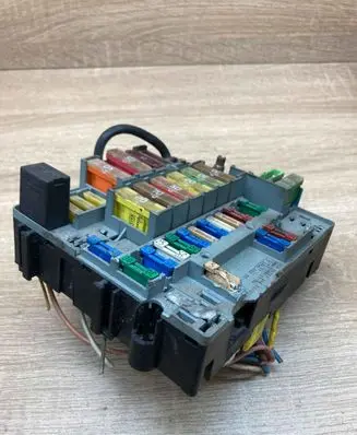 Peugeot 206 Fuse module 9628024480 11559