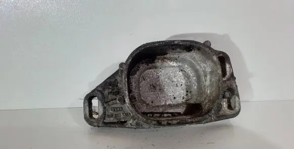 Audi A4 S4 B5 8D Engine mounting bracket 8E0199335A