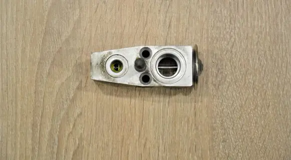 Chevrolet Orlando Air conditioning (A/C) expansion valve 