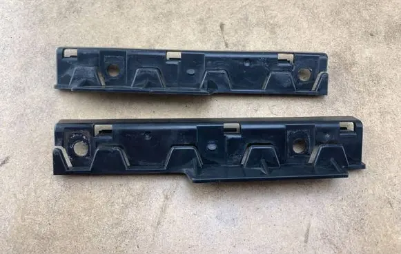 Front bumper mounting bracket