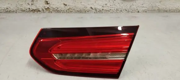 Tailgate rear/tail lights