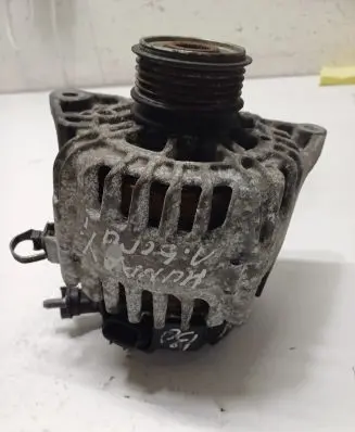 Hyundai i30 Generator/alternator 373002A600