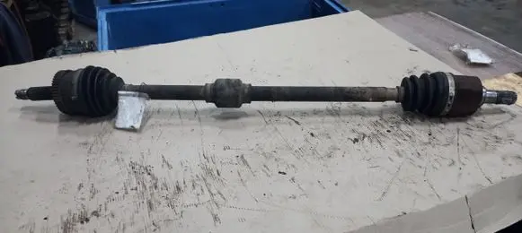 KIA Carens II Front driveshaft