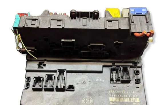 Mercedes-Benz Vito Viano W639 SAM control unit 6395450601