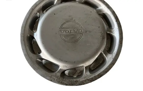 Volvo 850 R15 wheel hub/cap/trim 3546089