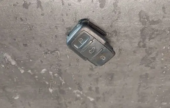 Volkswagen PASSAT B5.5 Ignition key/card 1J0959753AH