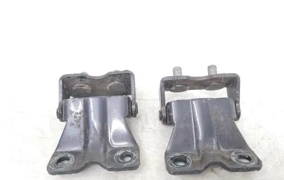 Subaru Legacy Tailgate/trunk/boot hinge