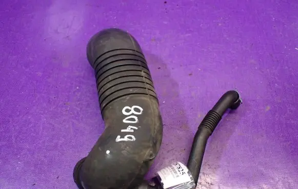 Audi A4 S4 B6 8E 8H Air intake hose/pipe 8E0129615