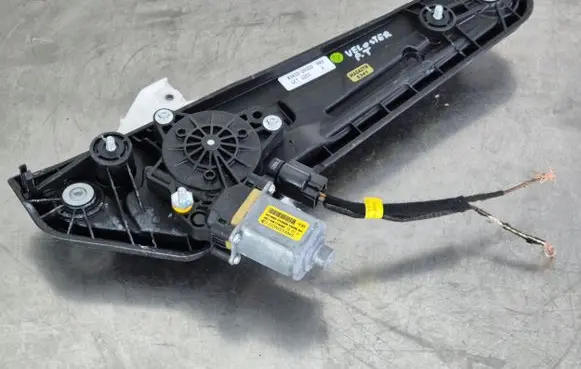 Hyundai Veloster Rear door window regulator with motor