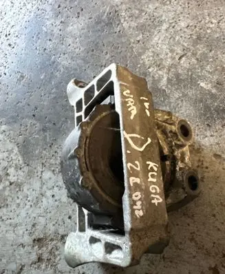 Engine mount bracket