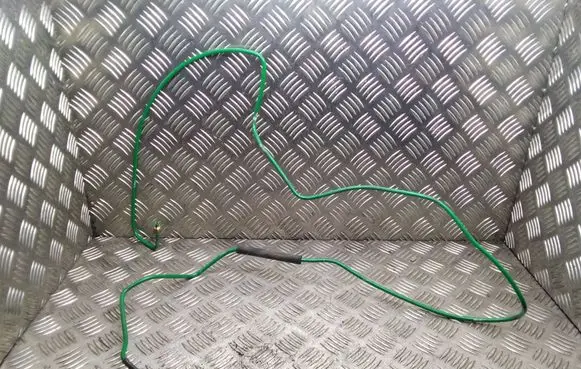 Volkswagen Touareg I Pneumatic air compressor intake pipe/hose 