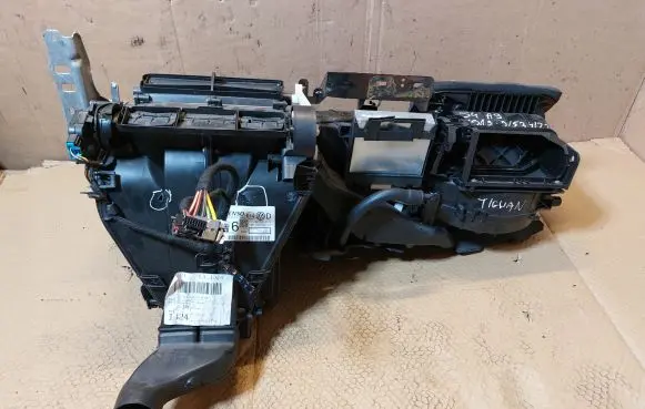 Volkswagen Tiguan Interior heater climate box assembly 5M1820003