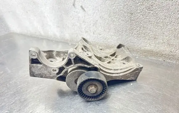 Opel Insignia A A/C compressor mount bracket 55562863