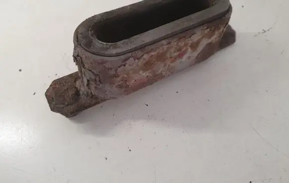 Radiator mount bracket