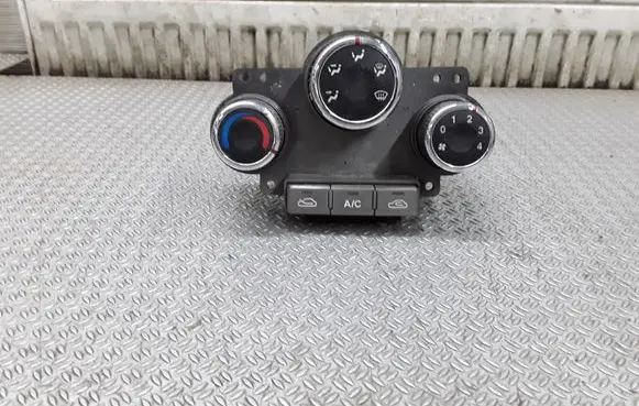 KIA Carens I Climate control unit