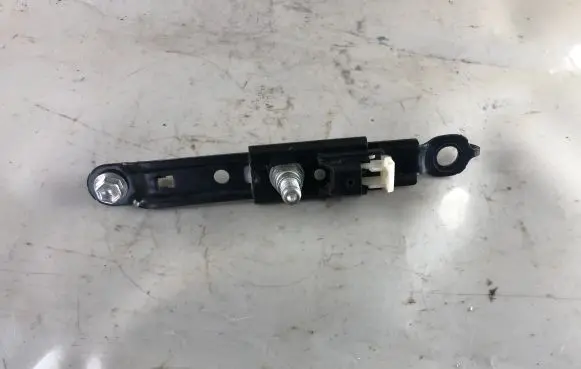 Toyota Auris 150 Seat belt adjustment rail E563003