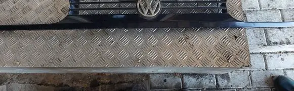 Volkswagen Golf III Dash center air vent grill