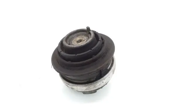 Mercedes-Benz S W220 Engine mount bracket