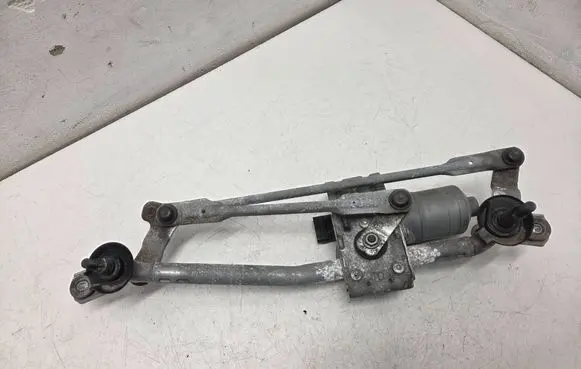 Hyundai i30 Front wiper linkage and motor 