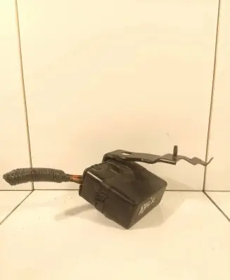 Nissan Qashqai Fuse module 64200049