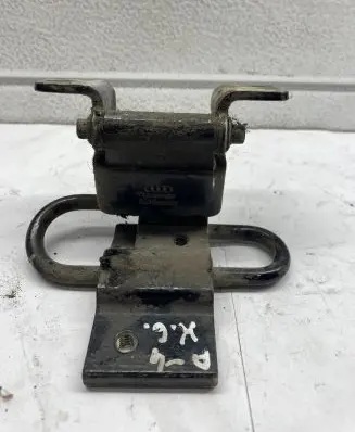 Audi A4 S4 B5 8D Rear door lower hinge 4A0833411C