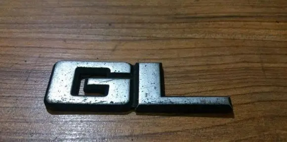 Manufacturer badge logo/emblem