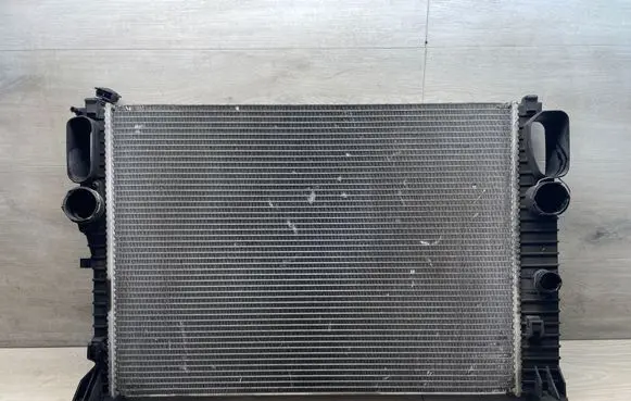Mercedes-Benz CLS C219 Coolant radiator A2115003402