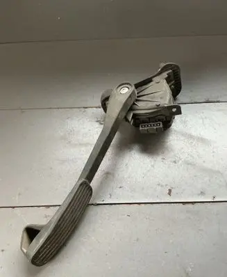 Volvo S60 Accelerator throttle pedal 9496822