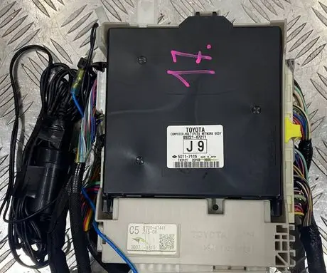 Toyota Prius+ (ZVW40) Fuse module PRIUSZVW40
