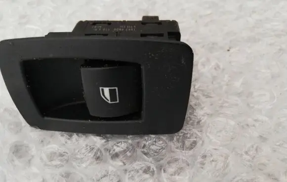 BMW 1 E81 E87 Electric window control switch 6945874