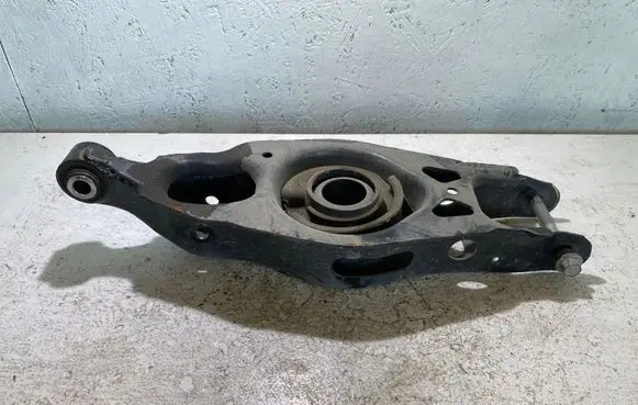 Dodge Challenger Rear upper control arm/wishbone