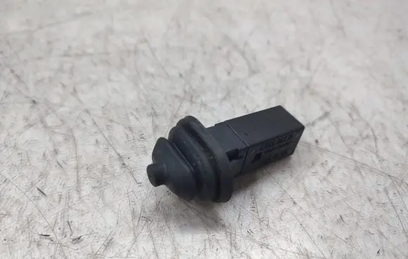 BMW X6 E71 Fuel tank opening switch 8228939