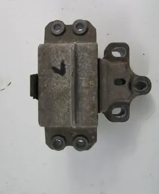 Skoda Octavia Mk2 (1Z) Engine mounting bracket 