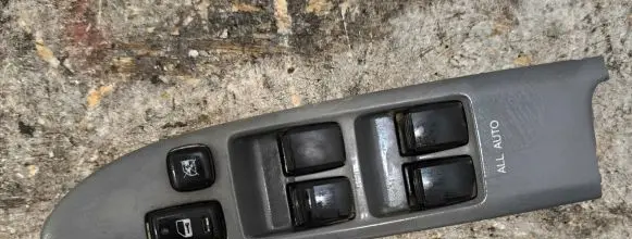 Toyota Avensis Verso Electric window control switch
