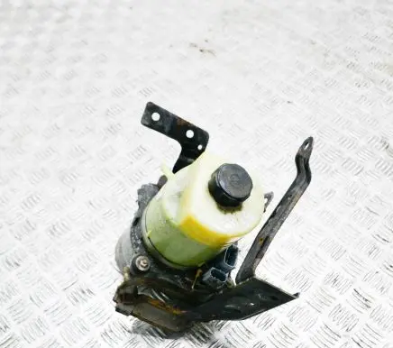 Ford Focus Power steering pump 4M513K514BF