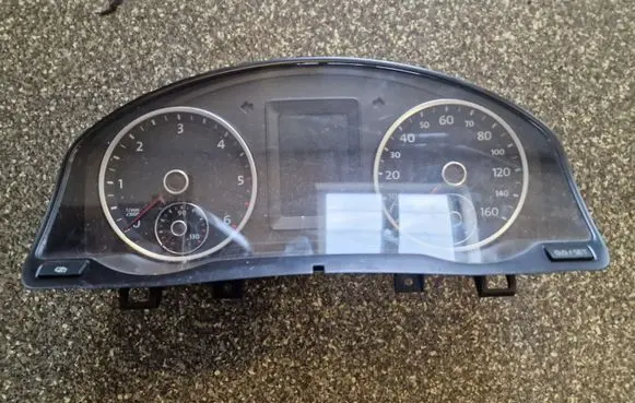 Speedometer (instrument cluster)