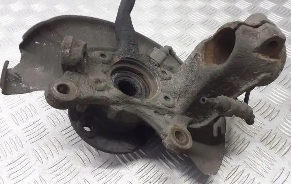 Skoda Octavia Mk2 (1Z) Front wheel hub spindle knuckle