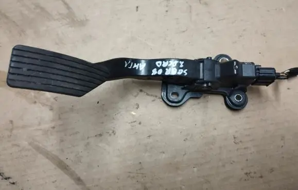 Chrysler Sebring (JS) Accelerator throttle pedal 04891586AB
