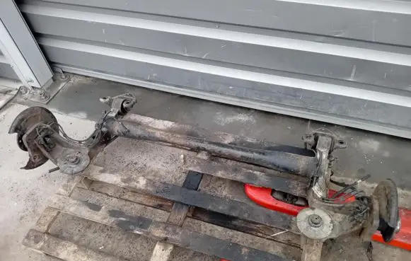 Opel Zafira B Rear axle beam 