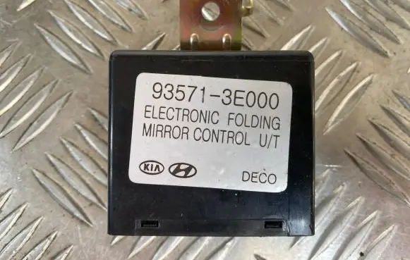 KIA Sorento Wing mirror control module 935713E000