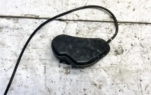 Audi A4 S4 B6 8E 8H Vacuum air tank 8D0131541B