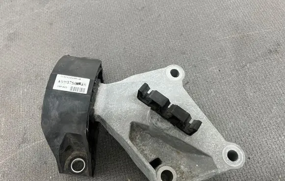 Renault Clio IV Engine mount bracket 113752043R 146843 AS113758447