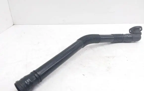 Volkswagen PASSAT B6 Breather hose/pipe 3C0129637C