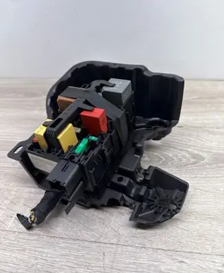 Peugeot 2008 II Relay mounting block 9672641980